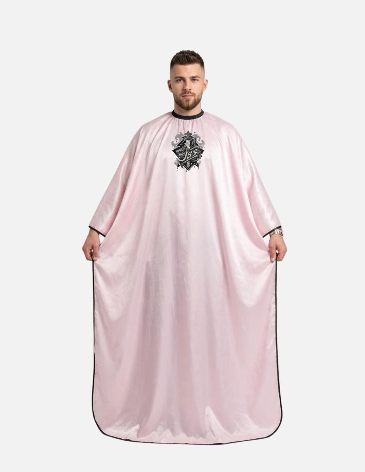 Premium satinbarberkappa med kimono-armöppningar och sidenlook – Broderad med din logotyp | Frisörkappa & satinkappa