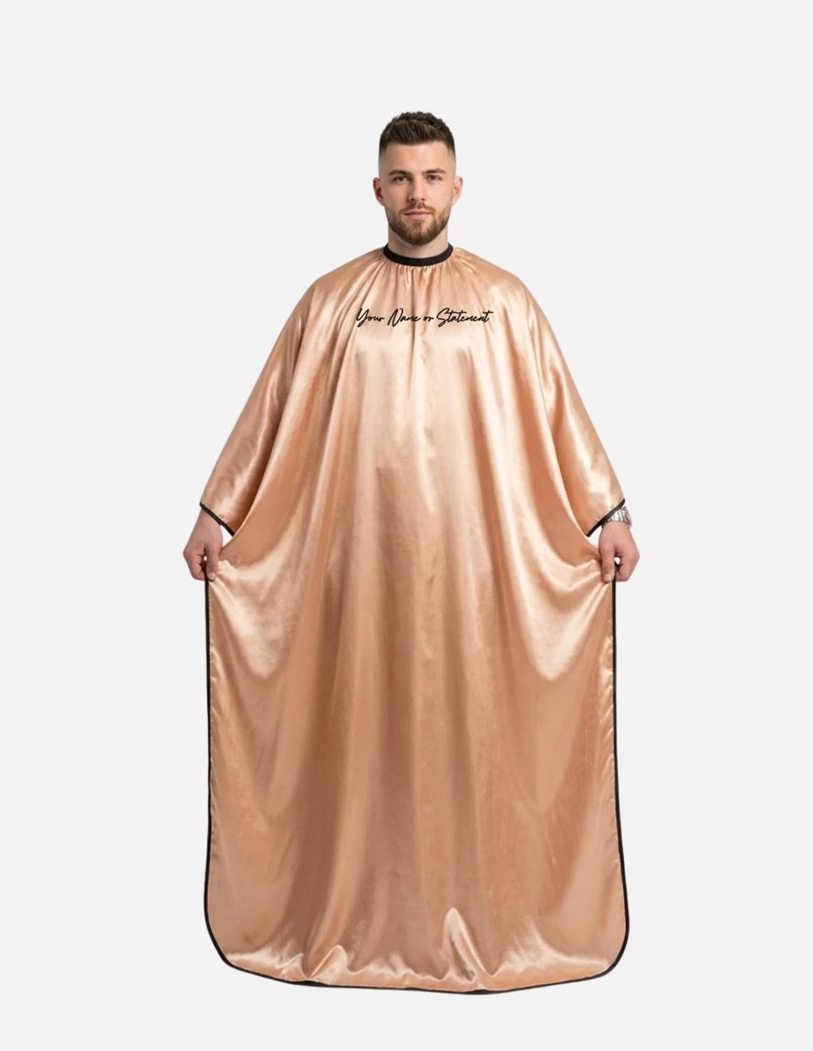 Premium satinbarberkappa med kimono-armöppningar och sidenlook – Broderad med din logotyp | Frisörkappa & satinkappa