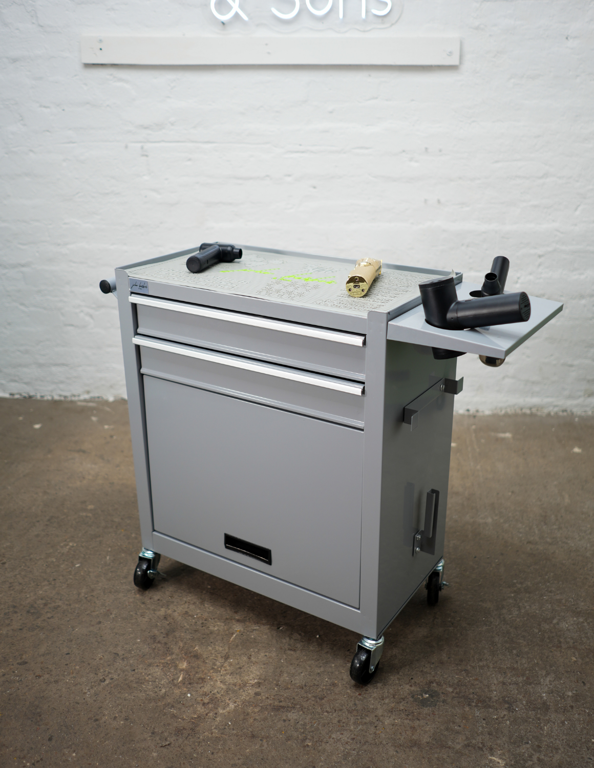 BARBER TROLLEY PRO ROLLWAGEN N VERSCHIEDENEN FARBEN – UV-STERILISATION Friseurwagen