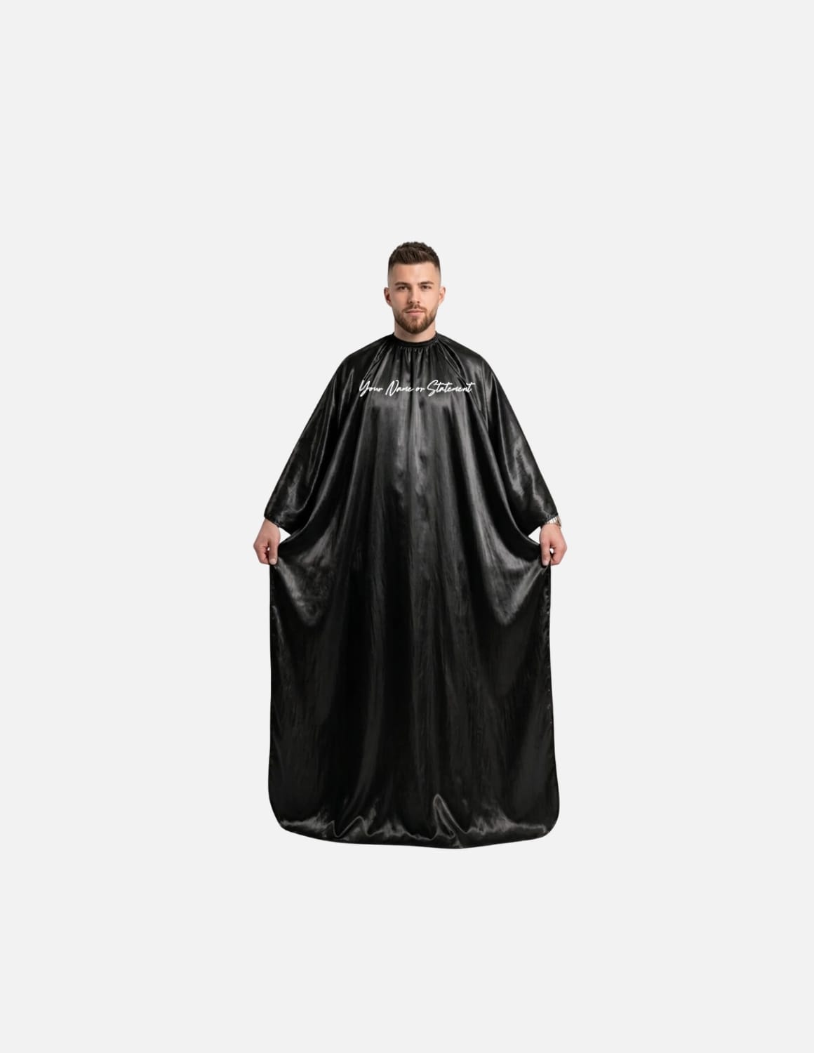 Premium satinbarberkappa med kimono-armöppningar och sidenlook – Broderad med din logotyp | Frisörkappa & satinkappa
