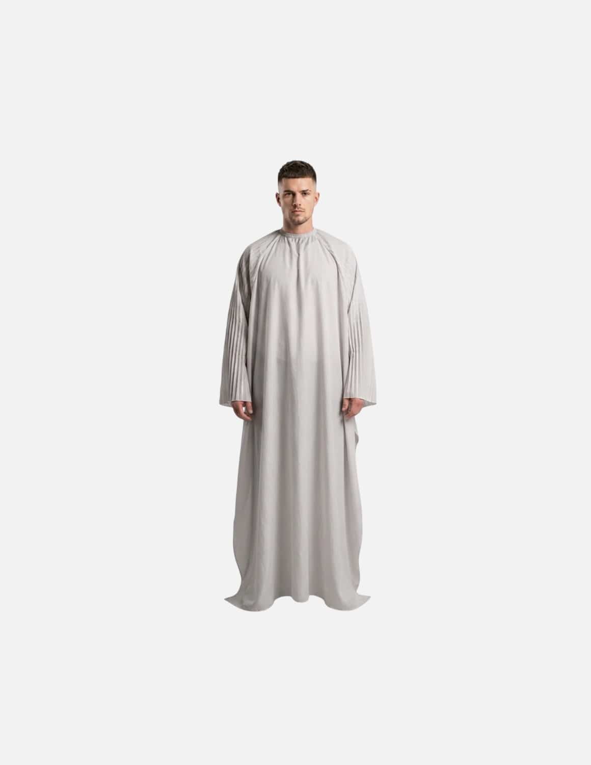 The Monarch – Premium satincape med plisserade kimonoärmar i sidenlook | Frisörkappa & satincape