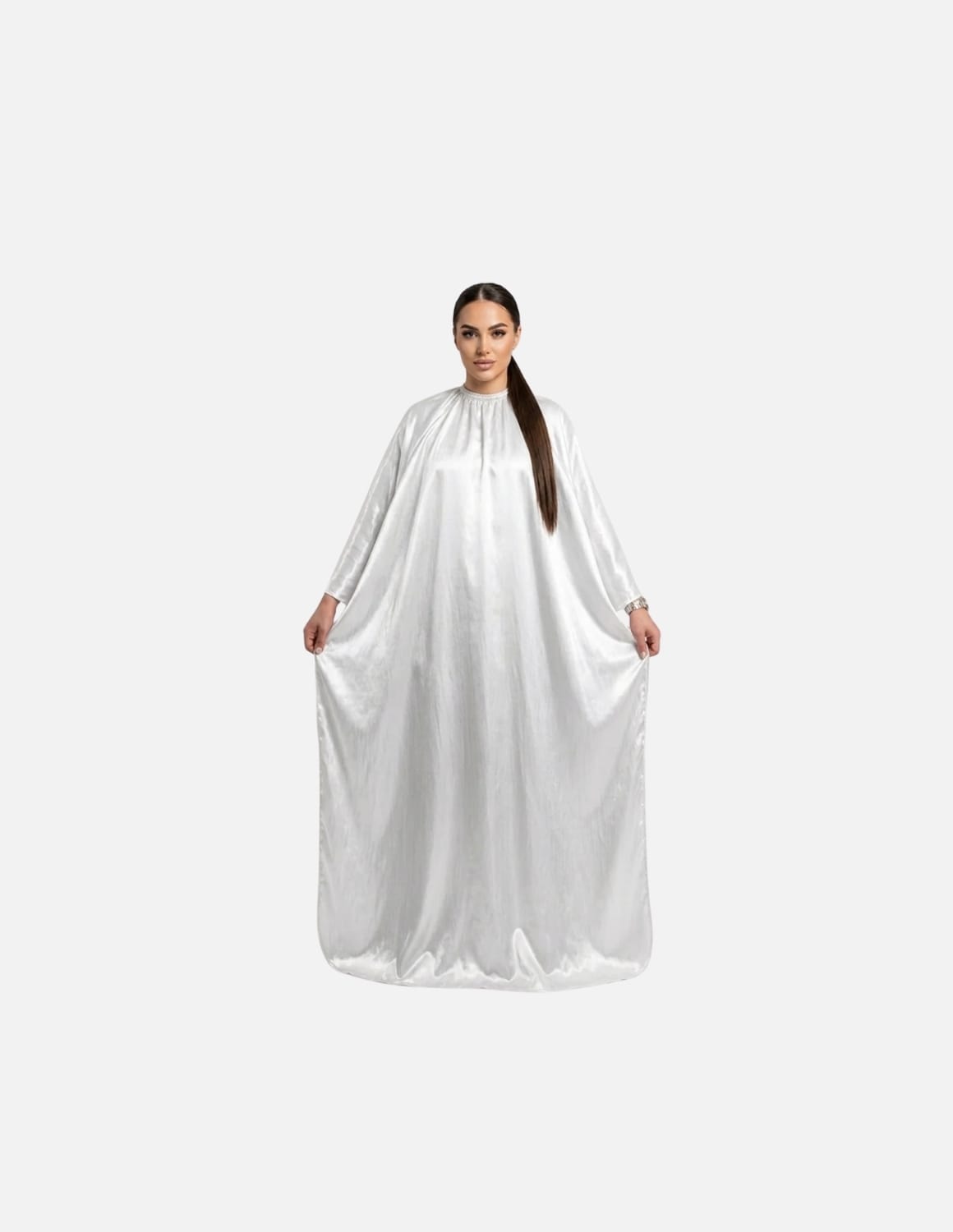 Premium satinbarberkappa med kimono-armöppningar och sidenlook – Utan logotyp | Frisörkappa & satinkappa