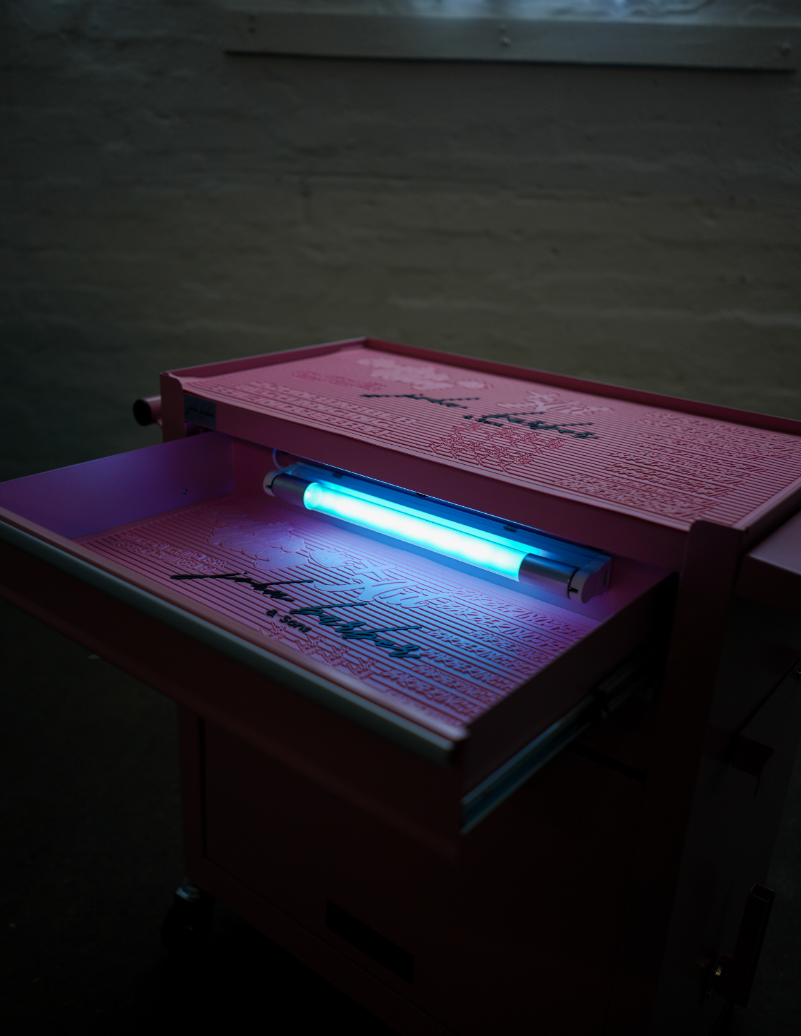 BARBER TROLLEY PRO ROLLWAGEN N VERSCHIEDENEN FARBEN – UV-STERILISATION Friseurwagen