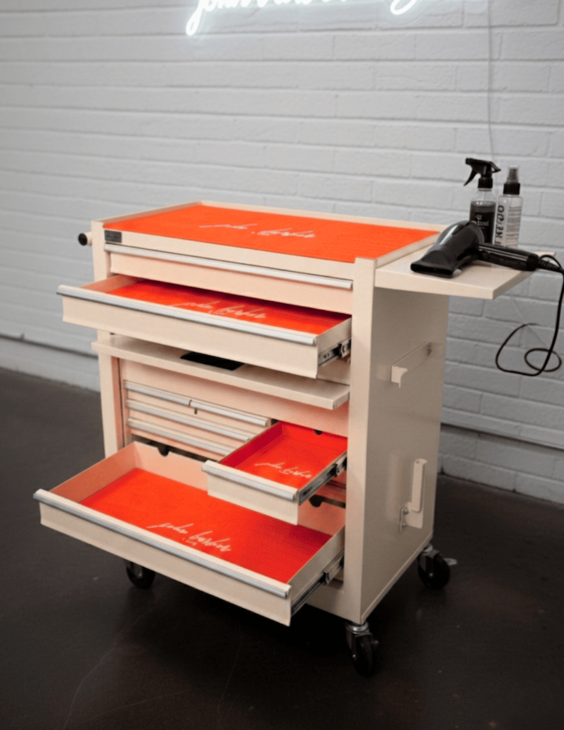 BARBER TROLLEY PRO ROLLWAGEN N VERSCHIEDENEN FARBEN – UV-STERILISATION Friseurwagen