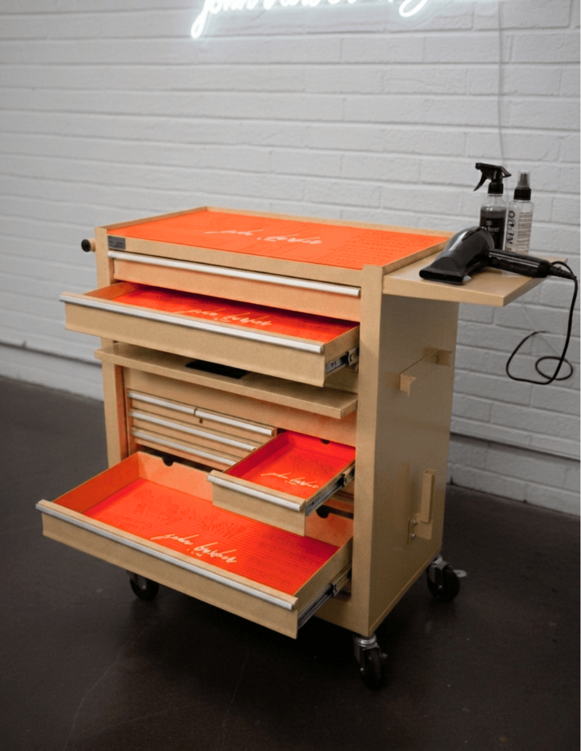 BARBER TROLLEY PRO ROLLWAGEN N VERSCHIEDENEN FARBEN – UV-STERILISATION Friseurwagen