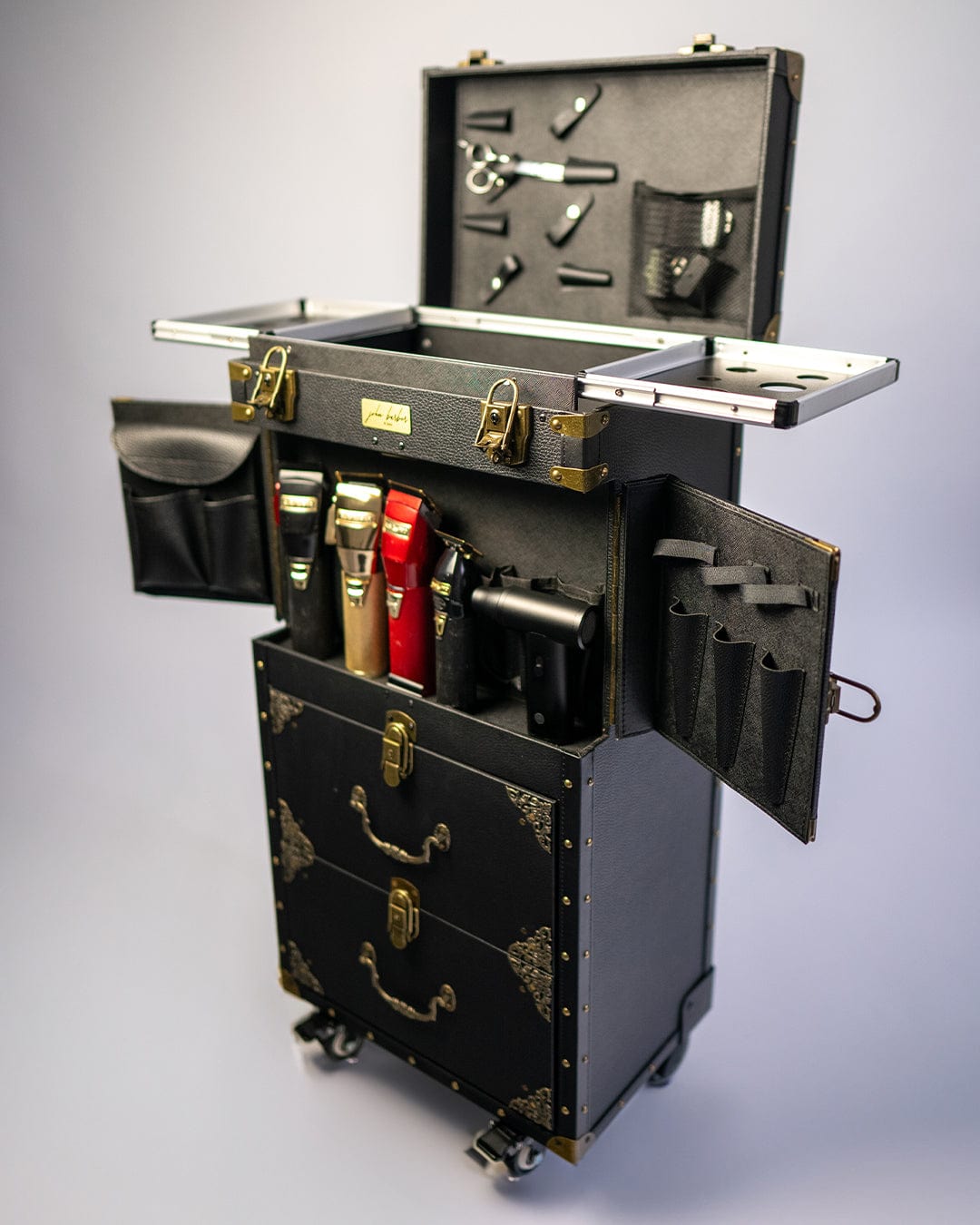 Mobile barber workstation in classic style