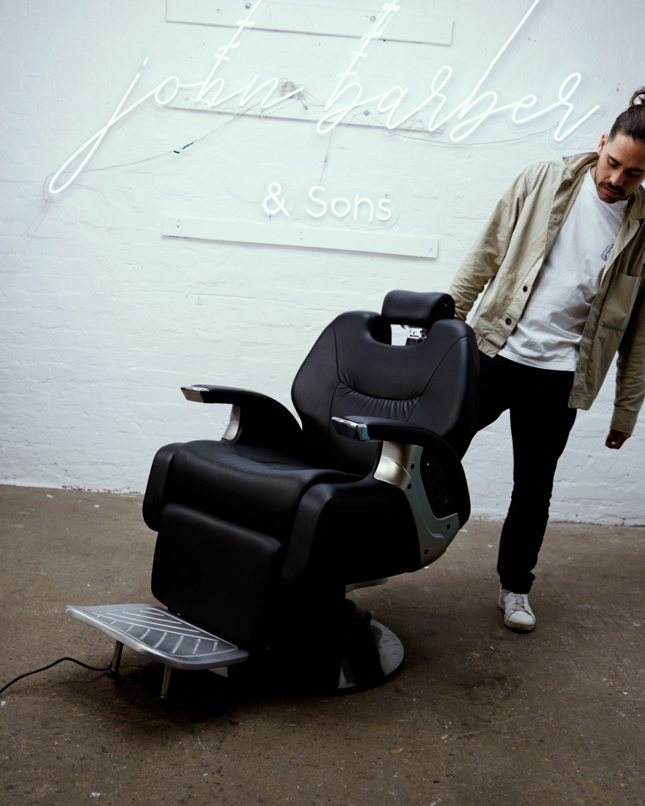 Evolution barber chair