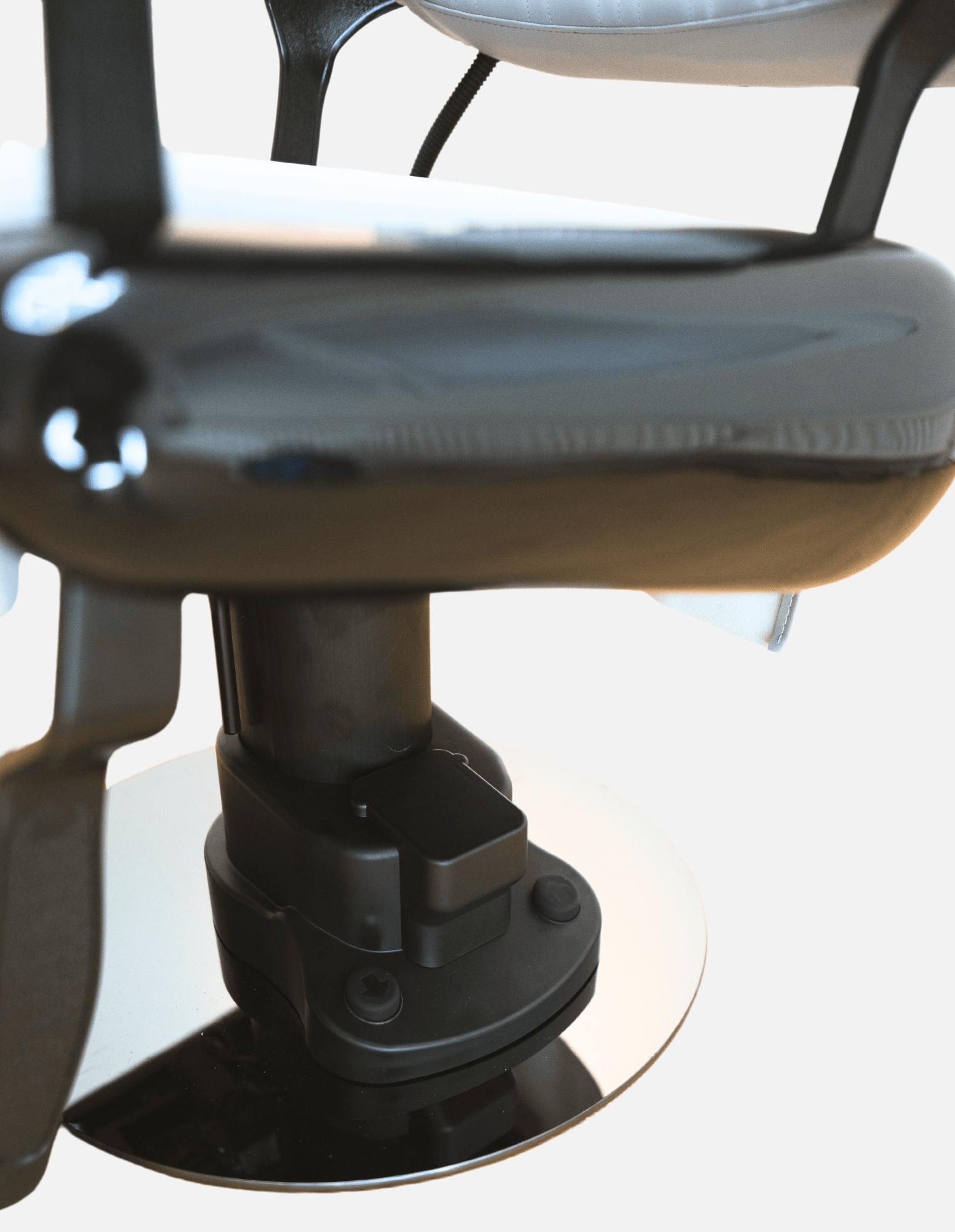 johnbarbersons New School Evolution Gray Wireless electric bar stool with battery