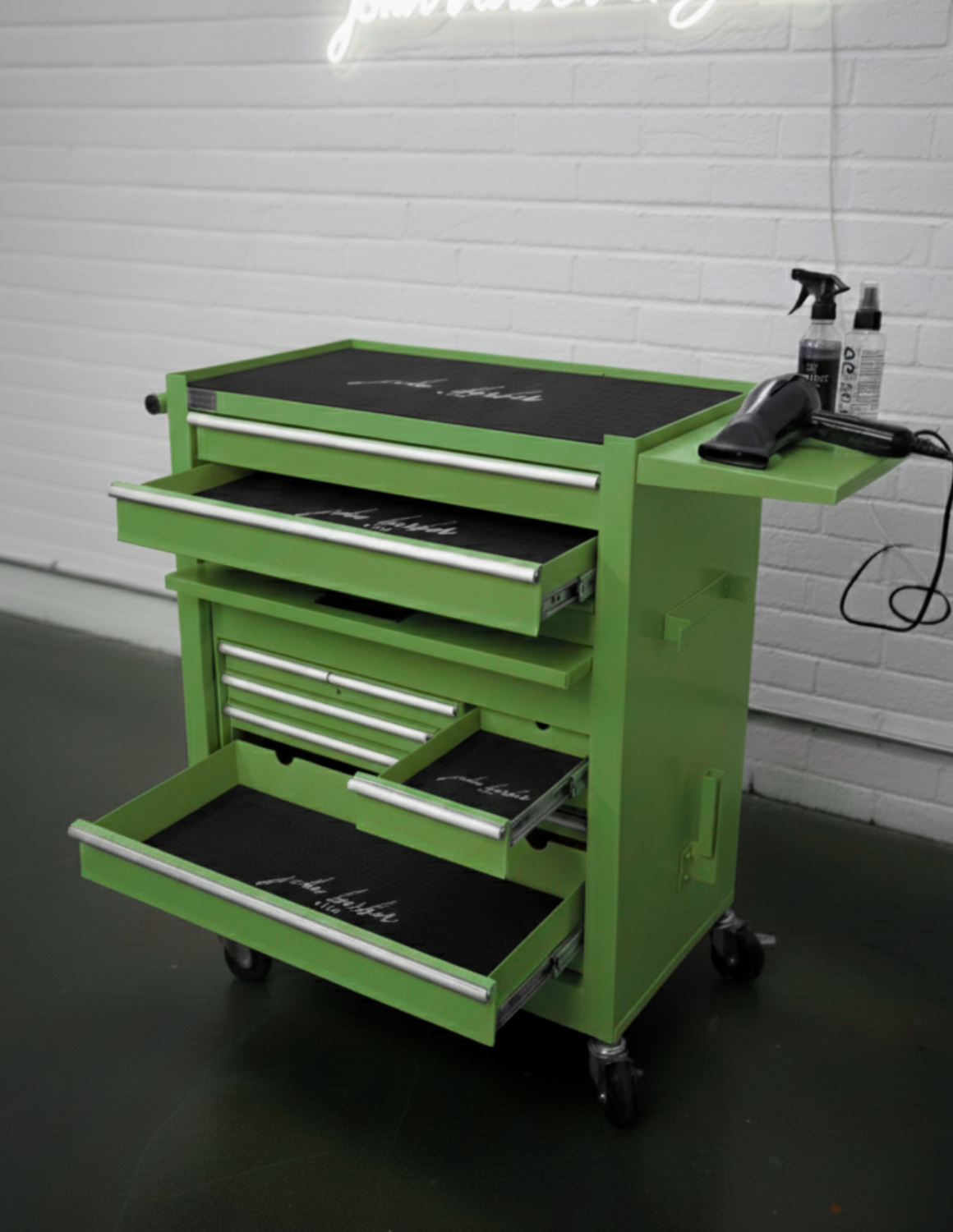 BARBER TROLLEY PRO – Κινητό καρότσι σε διάφορα χρώματα – Απολύμανση UV – Καρότσι κουρείου