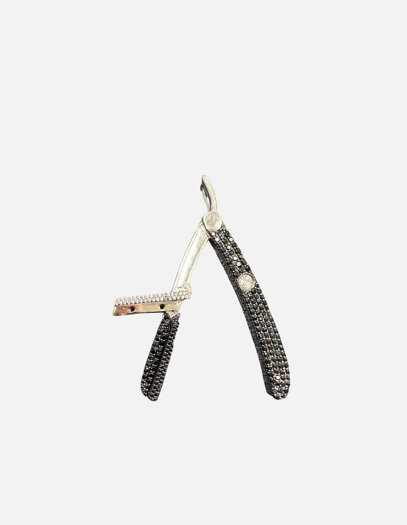 Barber Rasiermesser Kettenanhänger 925 Silber – Shaver Anhänger mit CZ Steinen.