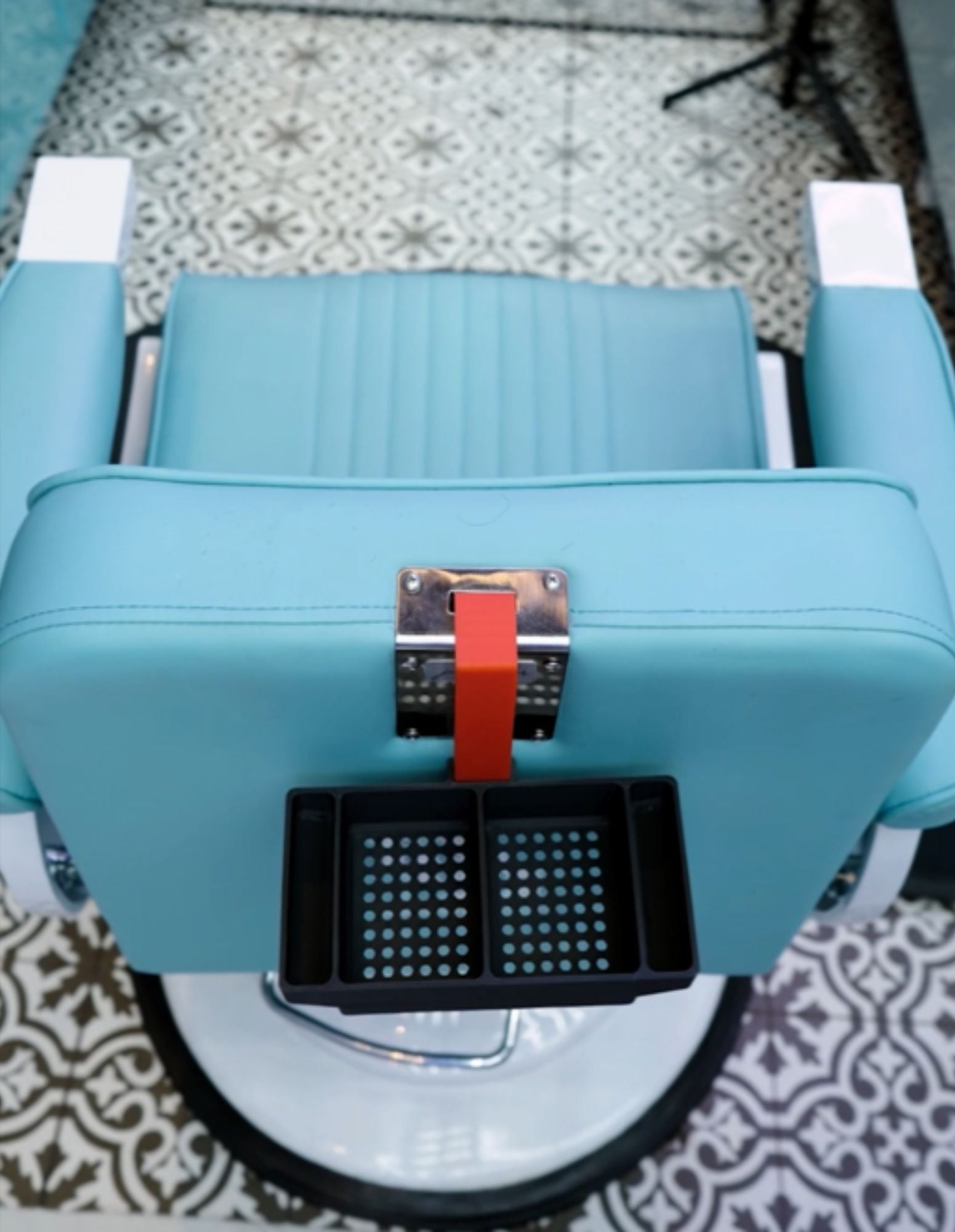 JBS Guard Caddy – Organizador de pentes de máquina para cadeira de barbeiro